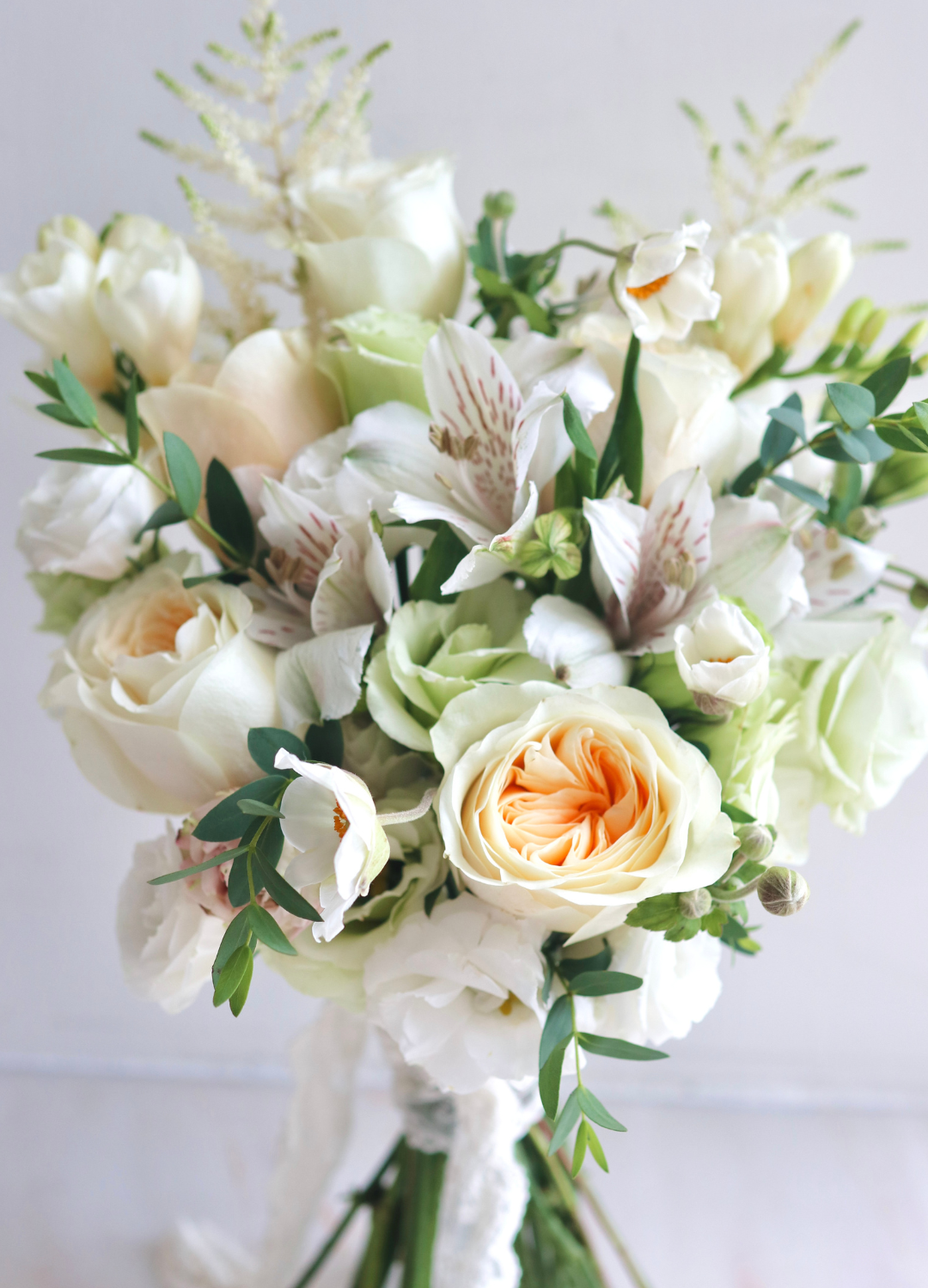 LINEN LINEN 玫瑰、百合、尤加利婚禮花球 3