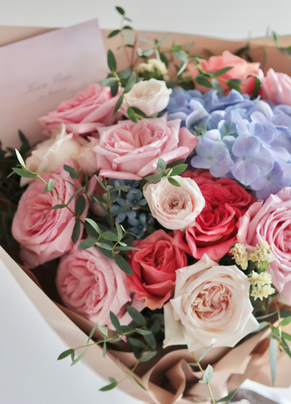 BLUSH 玫瑰、藍繡球花束 2