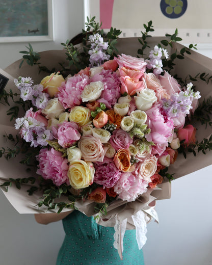 Elizabeth 玫瑰牡丹花束 Queen Size 香港送花